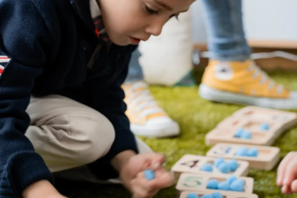 Sonrieducando - Niño jugando